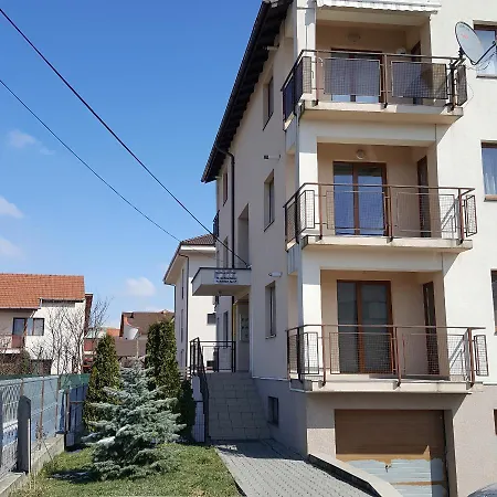 Jolly Apartment *
